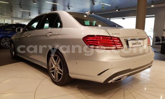Acheter Occasion Voiture Mercedes-Benz E–Class Gris à Gobabis, Omaheke Acheter Occasion Voiture Mercedes-Benz E–Class Gris à Gobabis, Omaheke