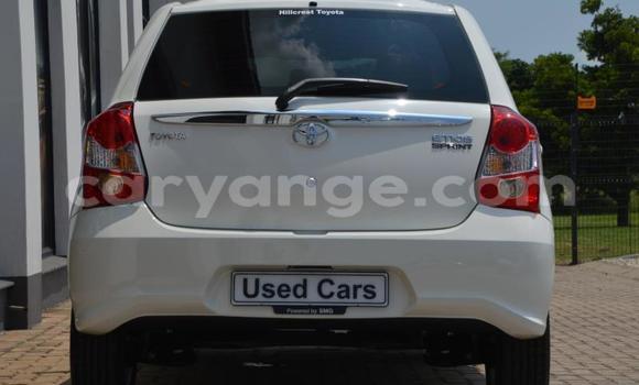 Acheter Occasion Voiture Toyota Etios Blanc à Gobabis, Omaheke Acheter Occasion Voiture Toyota Etios Blanc à Gobabis, Omaheke