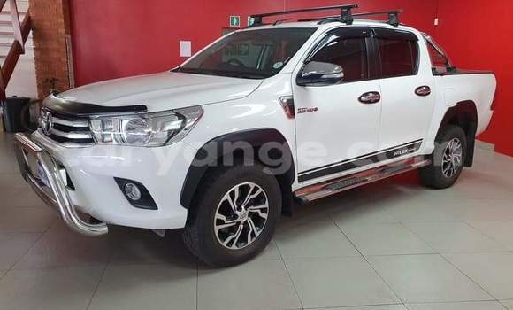 Acheter Occasion Voiture Toyota Hilux Blanc à Windhoek, Namibie