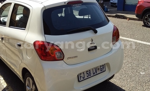 Acheter Occasion Voiture Mitsubishi Mirage Blanc à Windhoek, Namibie Acheter Occasion Voiture Mitsubishi Mirage Blanc à Windhoek, Namibie