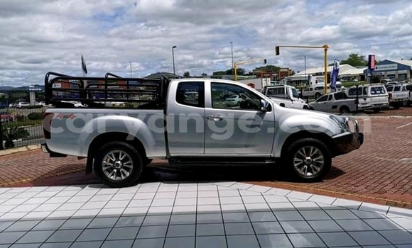 Acheter Occasion Voiture Isuzu KB Gris à Gobabis, Omaheke Acheter Occasion Voiture Isuzu KB Gris à Gobabis, Omaheke