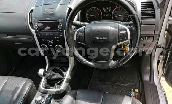 Acheter Occasion Voiture Isuzu KB Gris à Gobabis, Omaheke Acheter Occasion Voiture Isuzu KB Gris à Gobabis, Omaheke