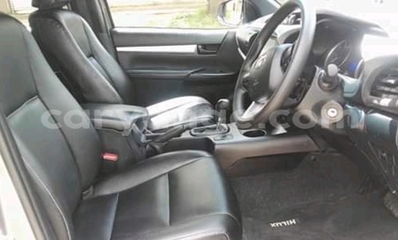 Acheter Occasion Voiture Toyota Hilux Gris à Windhoek, Namibie Acheter Occasion Voiture Toyota Hilux Gris à Windhoek, Namibie