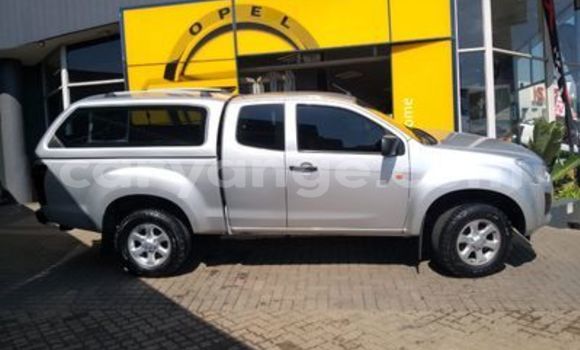 Acheter Occasion Voiture Isuzu D–MAX Gris à Windhoek, Namibie Acheter Occasion Voiture Isuzu D–MAX Gris à Windhoek, Namibie