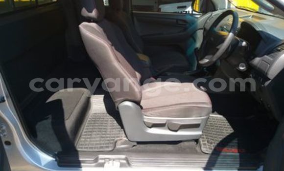 Acheter Occasion Voiture Isuzu D–MAX Gris à Windhoek, Namibie Acheter Occasion Voiture Isuzu D–MAX Gris à Windhoek, Namibie