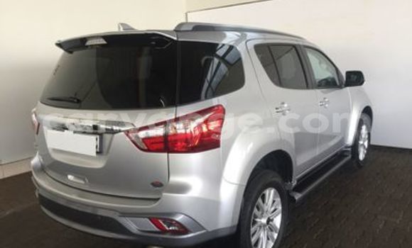 Buy Used Isuzu MU-X Silver Car in Walvis Bay in Namibia