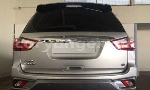 Acheter Occasion Voiture Isuzu MU-X Gris à Walvis Bay, Namibie Acheter Occasion Voiture Isuzu MU-X Gris à Walvis Bay, Namibie