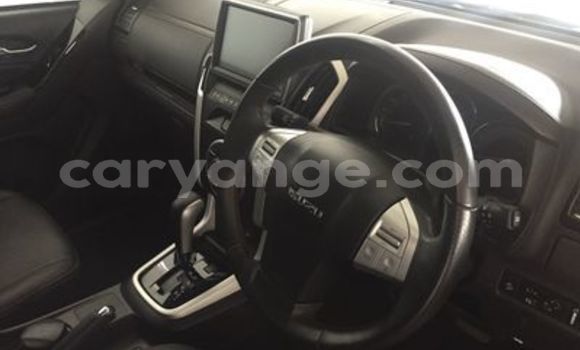 Acheter Occasion Voiture Isuzu MU-X Gris à Walvis Bay, Namibie Acheter Occasion Voiture Isuzu MU-X Gris à Walvis Bay, Namibie