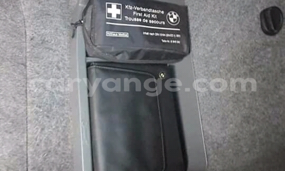 Acheter Occasion Voiture BMW 3200 Noir à Walvis Bay, Namibie Acheter Occasion Voiture BMW 3200 Noir à Walvis Bay, Namibie