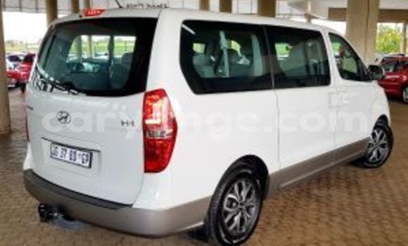 Buy Used Hyundai H1 White Car in Swakopmund in Namibia Buy Used Hyundai H1 White Car in Swakopmund in Namibia