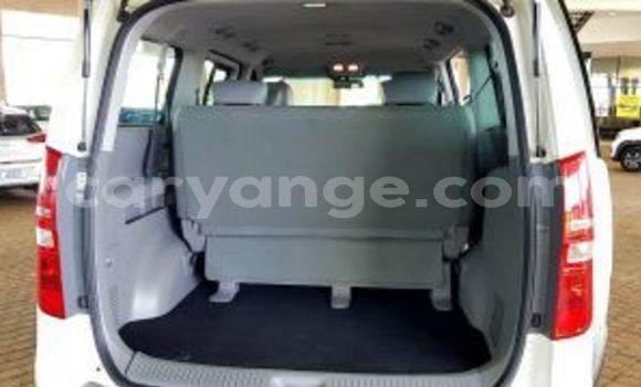 Buy Used Hyundai H1 White Car in Swakopmund in Namibia Buy Used Hyundai H1 White Car in Swakopmund in Namibia