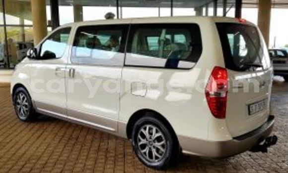 Buy Used Hyundai H1 White Car in Swakopmund in Namibia Buy Used Hyundai H1 White Car in Swakopmund in Namibia