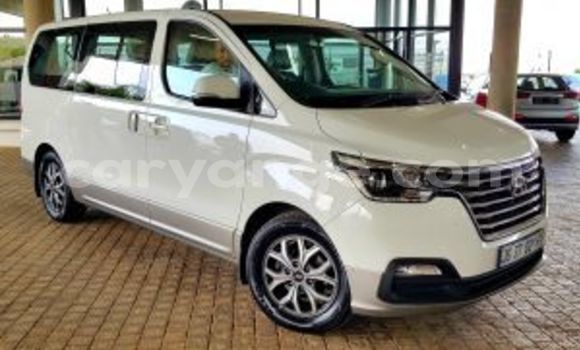 Buy Used Hyundai H1 White Car in Swakopmund in Namibia Buy Used Hyundai H1 White Car in Swakopmund in Namibia