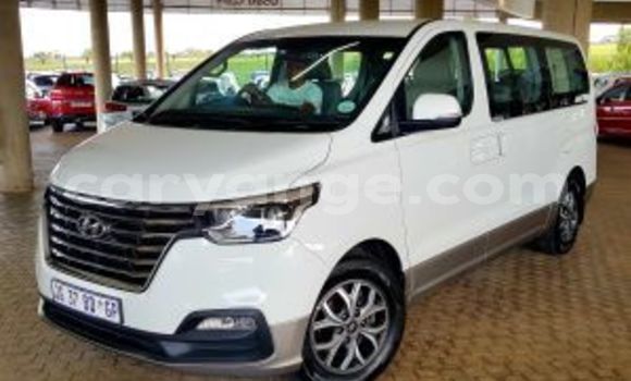 Buy Used Hyundai H1 White Car in Swakopmund in Namibia Buy Used Hyundai H1 White Car in Swakopmund in Namibia