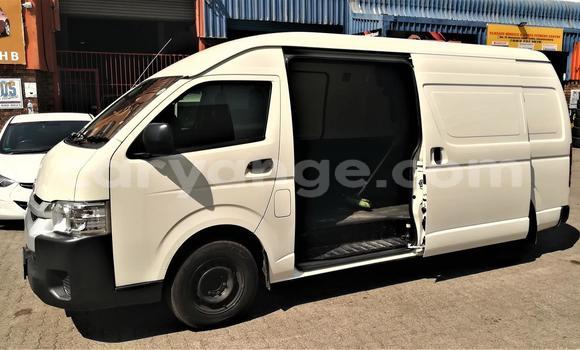 Buy Used Toyota Sprinter White Car in Windhoek in Namibia