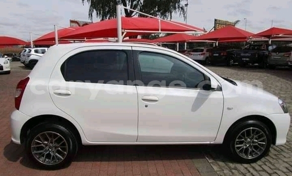 Acheter Occasion Voiture Toyota Etios Blanc à Arandis, Kunene Acheter Occasion Voiture Toyota Etios Blanc à Arandis, Kunene
