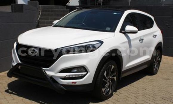 Acheter Occasion Voiture Hyundai Tucson Blanc à Walvis Bay, Namibie Acheter Occasion Voiture Hyundai Tucson Blanc à Walvis Bay, Namibie