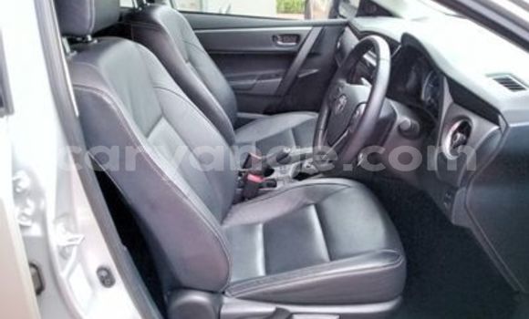 Acheter Occasion Voiture Toyota Corolla Blanc à Swakopmund, Namibie Acheter Occasion Voiture Toyota Corolla Blanc à Swakopmund, Namibie