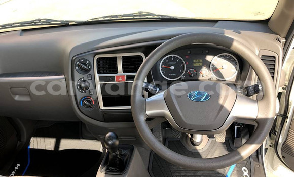 Acheter Occasion Voiture Hyundai H1 Blanc à Gobabis, Omaheke Acheter Occasion Voiture Hyundai H1 Blanc à Gobabis, Omaheke