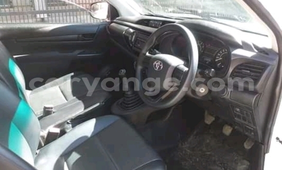 Acheter Occasion Voiture Toyota Hilux Blanc à Windhoek, Namibie Acheter Occasion Voiture Toyota Hilux Blanc à Windhoek, Namibie