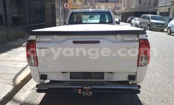 Acheter Occasion Voiture Toyota Hilux Blanc à Windhoek, Namibie Acheter Occasion Voiture Toyota Hilux Blanc à Windhoek, Namibie