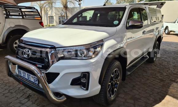 Buy Used Toyota Hilux White Car in Gobabis in Omaheke Buy Used Toyota Hilux White Car in Gobabis in Omaheke