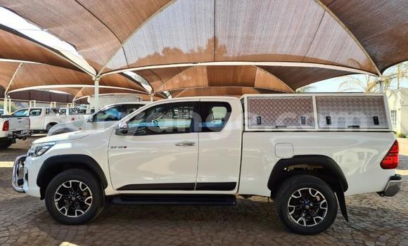 Buy Used Toyota Hilux White Car in Gobabis in Omaheke Buy Used Toyota Hilux White Car in Gobabis in Omaheke