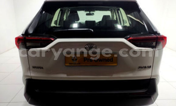 Acheter Occasion Voiture Toyota RAV4 Blanc à Swakopmund, Namibie Acheter Occasion Voiture Toyota RAV4 Blanc à Swakopmund, Namibie