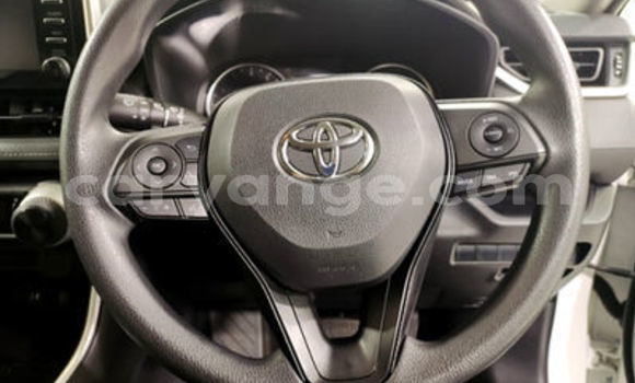 Acheter Occasion Voiture Toyota RAV4 Blanc à Swakopmund, Namibie Acheter Occasion Voiture Toyota RAV4 Blanc à Swakopmund, Namibie