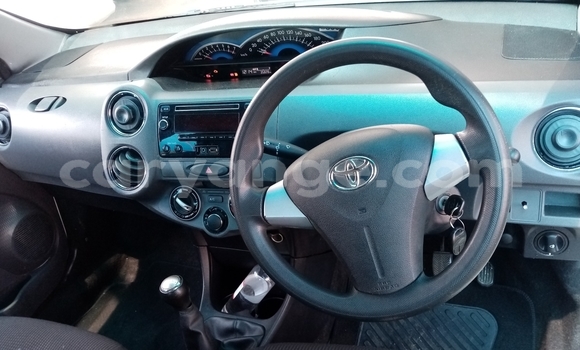 Acheter Occasion Voiture Toyota Etios Blanc à Windhoek, Namibie Acheter Occasion Voiture Toyota Etios Blanc à Windhoek, Namibie