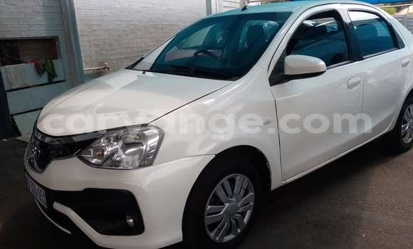 Acheter Occasion Voiture Toyota Etios Blanc à Windhoek, Namibie Acheter Occasion Voiture Toyota Etios Blanc à Windhoek, Namibie