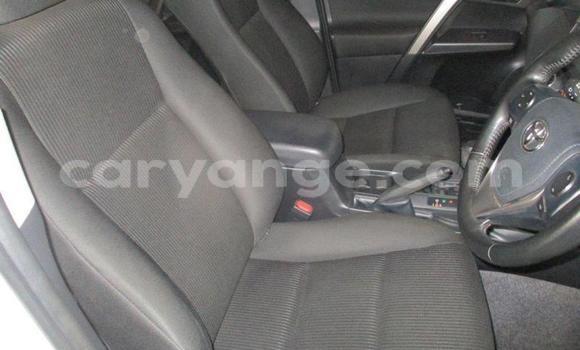 Acheter Occasion Voiture Toyota RAV4 Blanc à Gobabis, Omaheke Acheter Occasion Voiture Toyota RAV4 Blanc à Gobabis, Omaheke