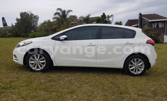 Acheter Occasion Voiture Kia Cerato Blanc à Gobabis, Omaheke Acheter Occasion Voiture Kia Cerato Blanc à Gobabis, Omaheke