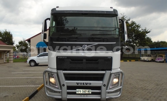 Buy Used Volvo FH10 White Truck in Windhoek in Namibia