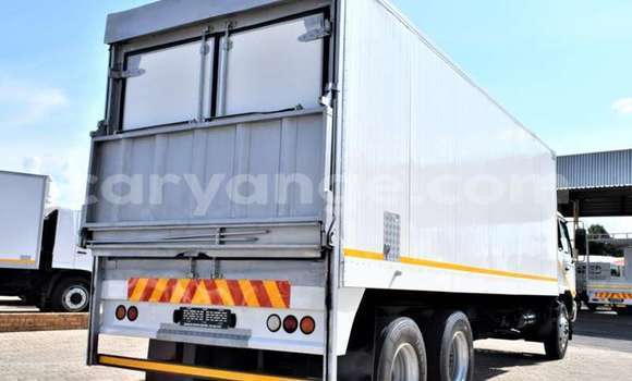 Buy Used Nissan UD White Truck in Windhoek in Namibia Buy Used Nissan UD White Truck in Windhoek in Namibia