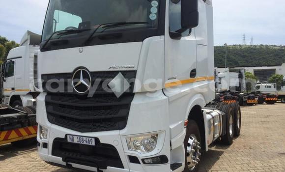 Buy Used Mercedes‒Benz 1722 White Truck in Windhoek in Namibia Buy Used Mercedes‒Benz 1722 White Truck in Windhoek in Namibia