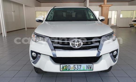 Acheter Occasion Voiture Toyota Fortuner Blanc à Windhoek, Namibie