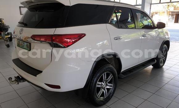 Acheter Occasion Voiture Toyota Fortuner Blanc à Windhoek, Namibie Acheter Occasion Voiture Toyota Fortuner Blanc à Windhoek, Namibie