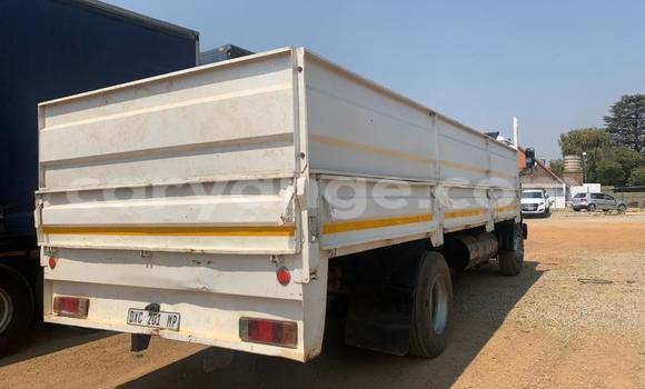 Acheter Occasion Utilitaire Tata LPT Blanc à Windhoek, Namibie Acheter Occasion Utilitaire Tata LPT Blanc à Windhoek, Namibie