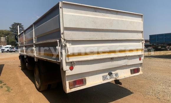 Acheter Occasion Utilitaire Tata LPT Blanc à Windhoek, Namibie Acheter Occasion Utilitaire Tata LPT Blanc à Windhoek, Namibie