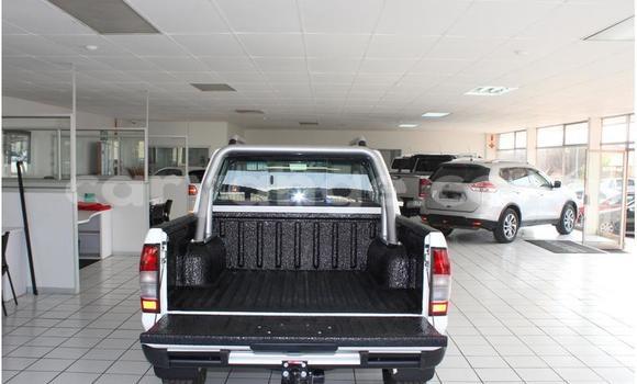 Acheter Occasion Voiture Nissan Hardbody Blanc à Windhoek, Namibie Acheter Occasion Voiture Nissan Hardbody Blanc à Windhoek, Namibie