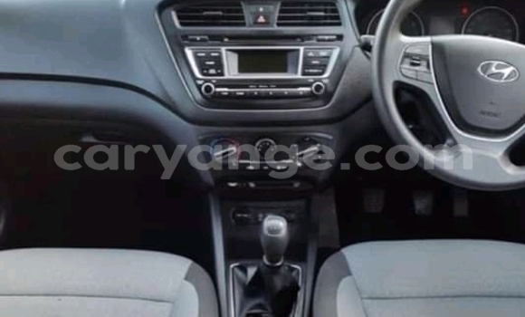 Acheter Occasion Voiture Hyundai I20 Rouge à Windhoek, Namibie Acheter Occasion Voiture Hyundai I20 Rouge à Windhoek, Namibie