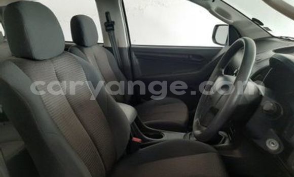 Acheter Occasion Voiture Isuzu KB Blanc à Walvis Bay, Namibie Acheter Occasion Voiture Isuzu KB Blanc à Walvis Bay, Namibie