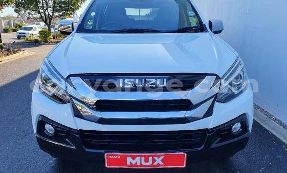 Buy Used Isuzu D–MAX White Car in Windhoek in Namibia