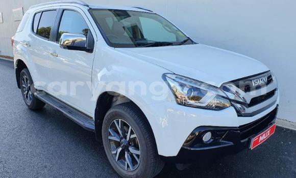 Buy Used Isuzu D–MAX White Car in Windhoek in Namibia Buy Used Isuzu D–MAX White Car in Windhoek in Namibia