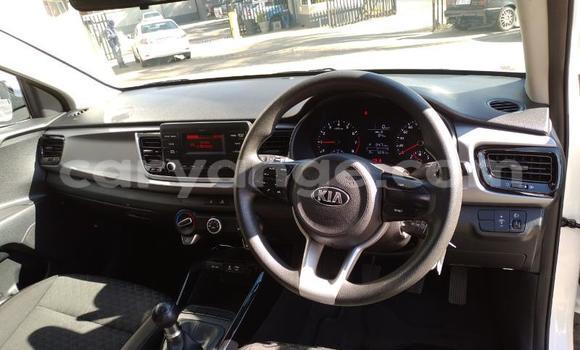 Acheter Occasion Voiture Kia Rio Blanc à Gobabis, Omaheke Acheter Occasion Voiture Kia Rio Blanc à Gobabis, Omaheke