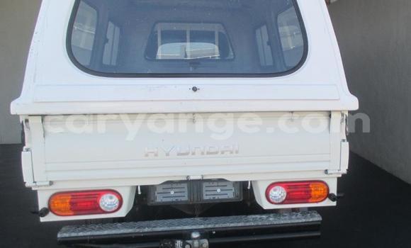 Acheter Occasion Voiture Hyundai H200 Blanc à Windhoek, Namibie Acheter Occasion Voiture Hyundai H200 Blanc à Windhoek, Namibie