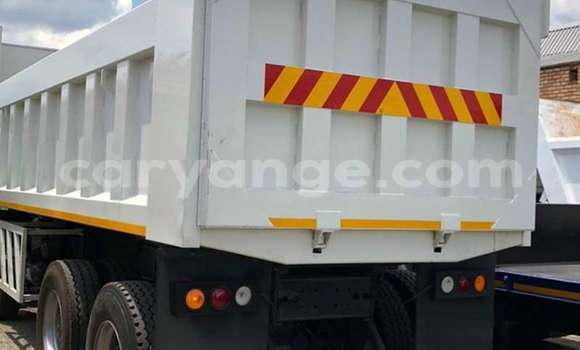 Acheter Occasion Utilitaire Freightliner 90 Cum 500 Blanc à Henties Bay, Erongo Acheter Occasion Utilitaire Freightliner 90 Cum 500 Blanc à Henties Bay, Erongo