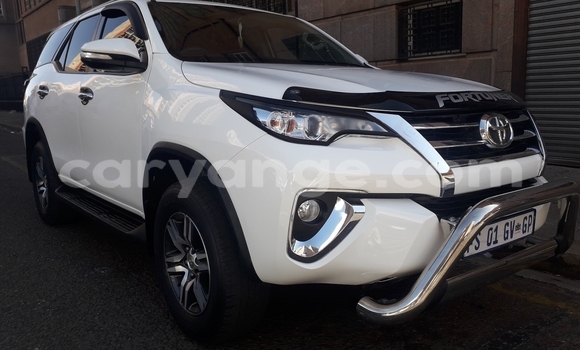 Acheter Occasion Voiture Toyota Fortuner Blanc à Windhoek, Namibie Acheter Occasion Voiture Toyota Fortuner Blanc à Windhoek, Namibie