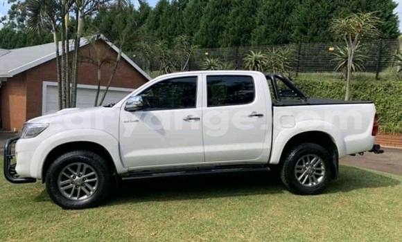 Buy Used Toyota Hilux White Car in Gobabis in Omaheke Buy Used Toyota Hilux White Car in Gobabis in Omaheke